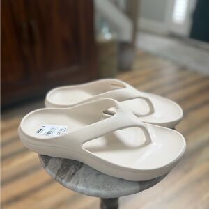 CALIA flip flops